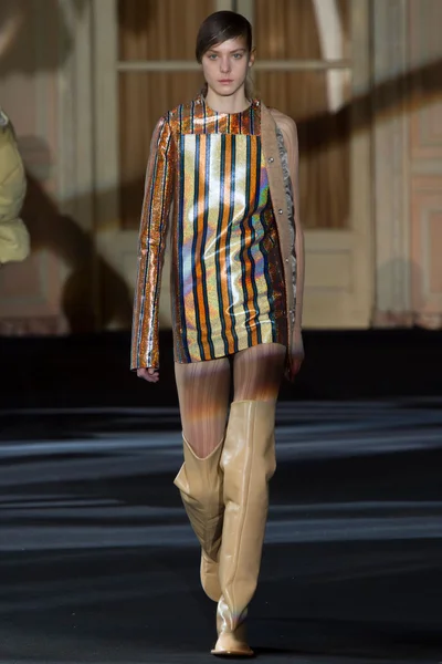 Look 14